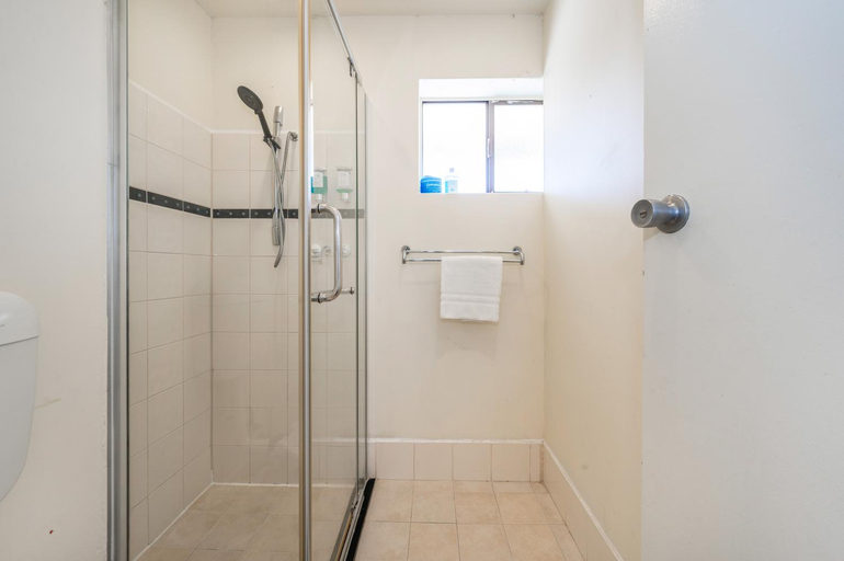 Bathroom, Adelaide Granada Motor Inn, Adelaide
