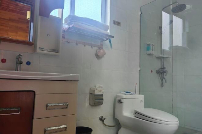 Bathroom 3, Qiudieyuan Inn, Baoshan