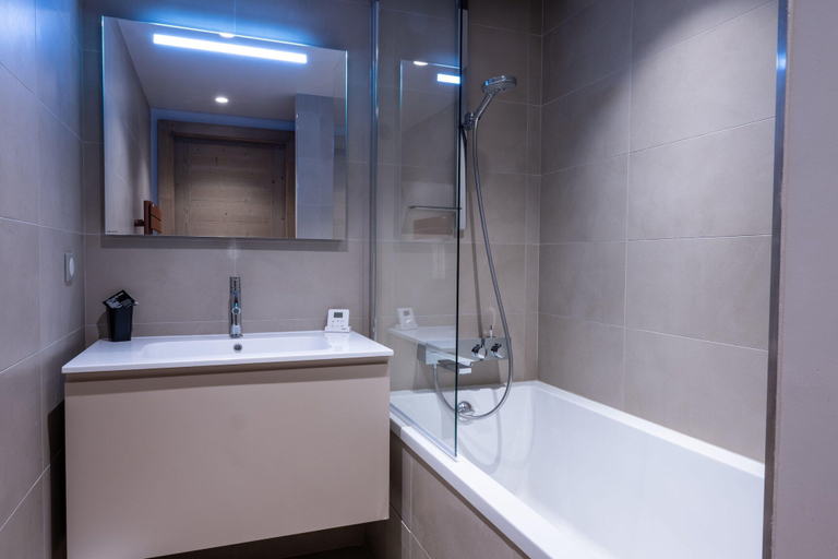 Bathroom 3, Apt Elegant With Balcony 5p/2br - Megeve Center, Haute-Savoie