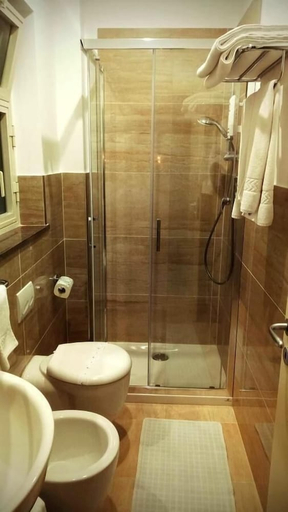 Bathroom 4, Sabbie d'Oro, Messina