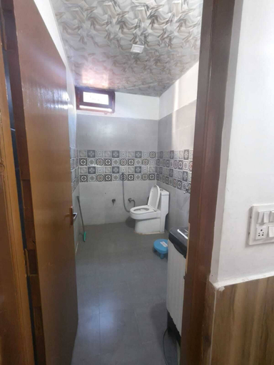 Bathroom 3, Hotel Yamuna Palace, Gurgaon