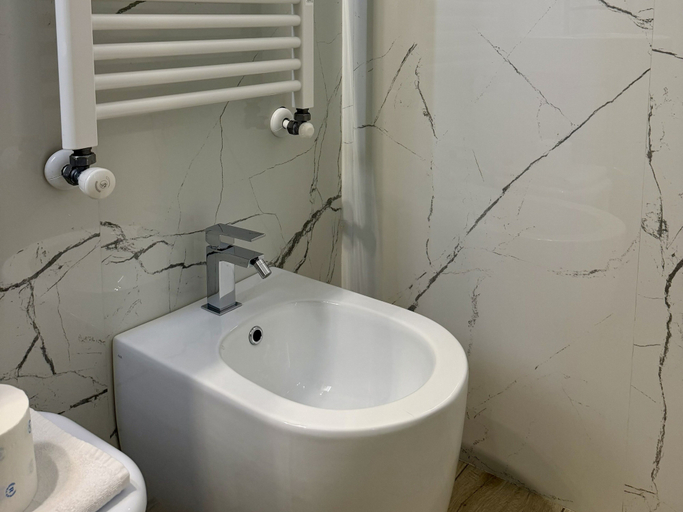 Bathroom 5, Hotel Giada, Torino