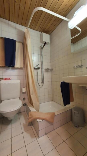 Bathroom 3, Hotel Suretta, Hinterrhein