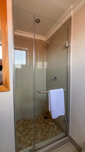 Bathroom 4, Regal Inn PMBurg, Umgungundlovu