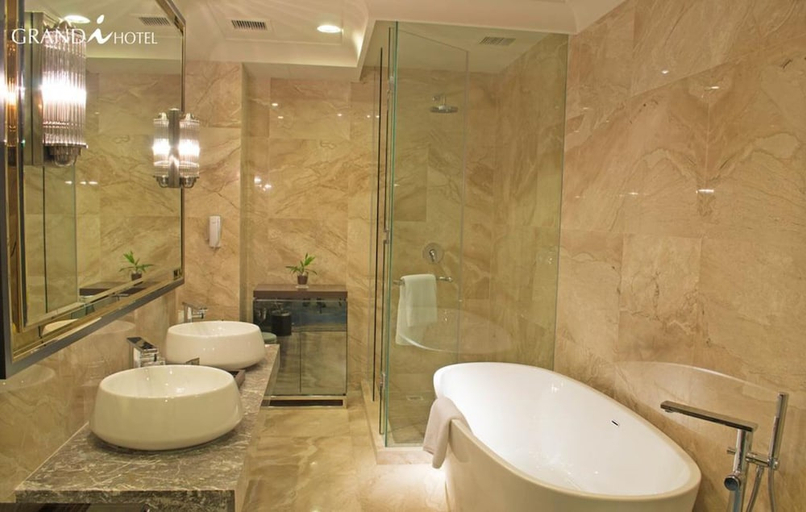 Bathroom 5, I Hotel Batam, Batam