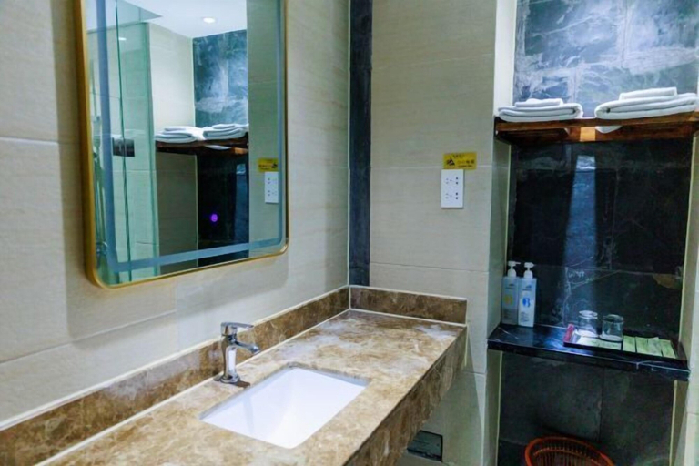 Bathroom 4, Longsheng Hot Spring Resort, Guilin