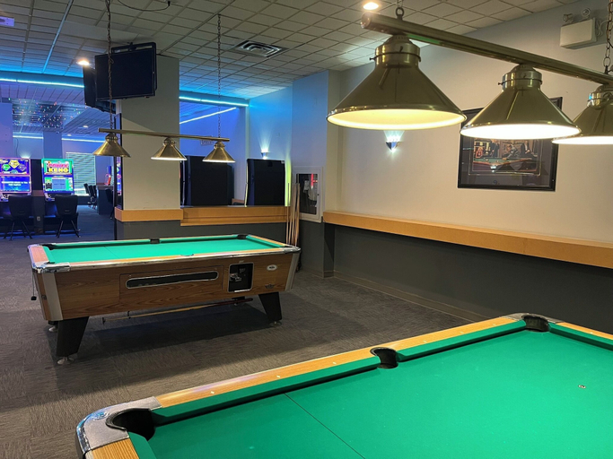 Lounge 4, THE LODGE INN, Division No. 11
