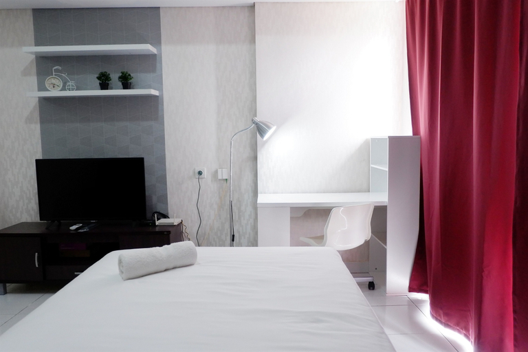 Bedroom 3, Comfy Studio Casa de Parco Apartment By Travelio, Tangerang