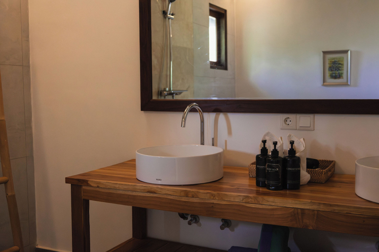 Bathroom 4, Villa Penyu, Lombok