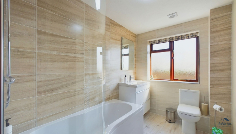 Bathroom 4, Dartmouth House - Bayside, Isle of Wight