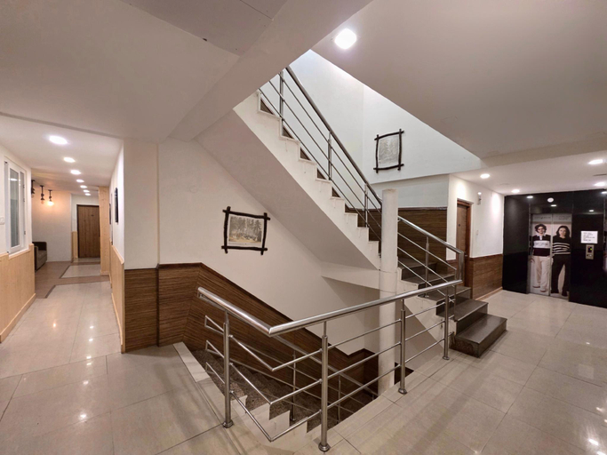 Public Area 2, Bridge View Premium - Best Hotel near Ridge Shimla, Shimla