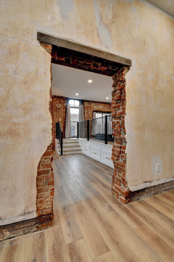 Interior 2, American Hall, Holmes