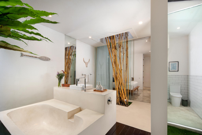 Bathroom 4, Huge Villa/ 7 BEDR Pool Villa/ Near Beach & Clubs, Badung