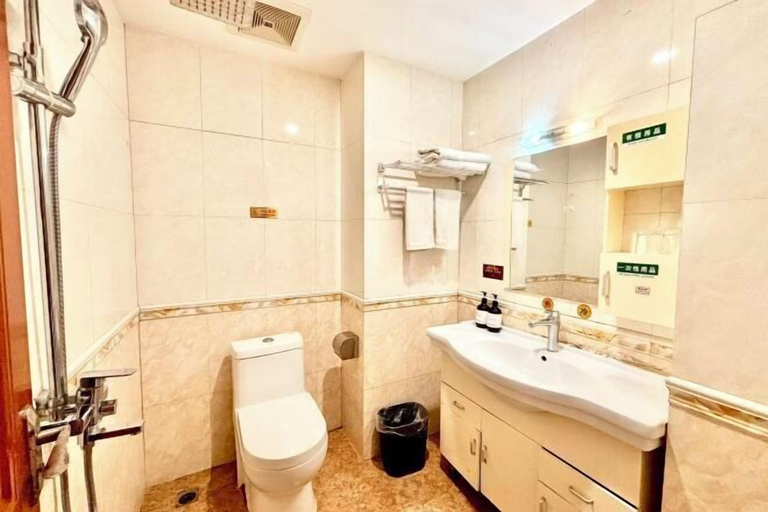 Bathroom 3, Mangshi Cuidi Hotel, Dehong Dai and Jingpo