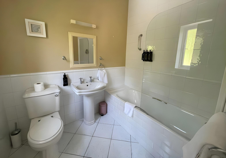 Bathroom 5, Killarney Randles Hotel