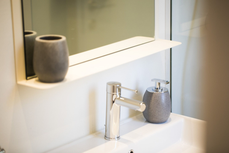 Bathroom 2, Lisbon Oriente Apts by Olala Homes, Lisbon