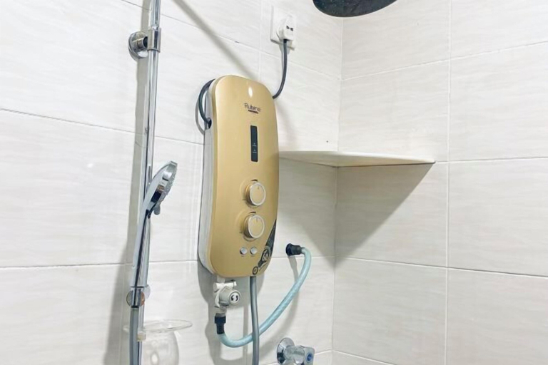 Bathroom 4, HeyBlueee Homestay~ 5min Jetty/Netflix/Games, Mersing