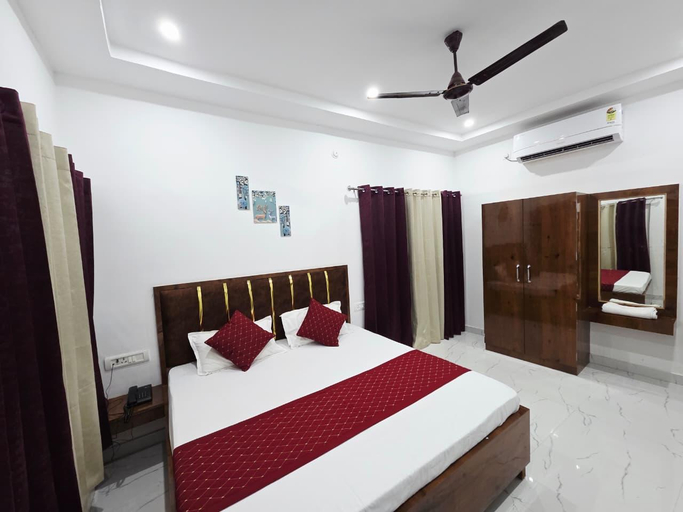Bathroom 4, Trishul Inn, Varanasi