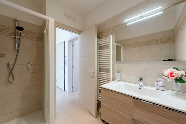 Bathroom 4, Suite Ondina Viareggio Apartments, Lucca
