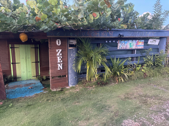 Property grounds 4, Ôchato champvert, Sainte-Anne