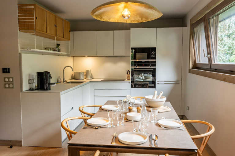 Dining 5, Apt Elegant With Balcony 5p/2br - Megeve Center, Haute-Savoie