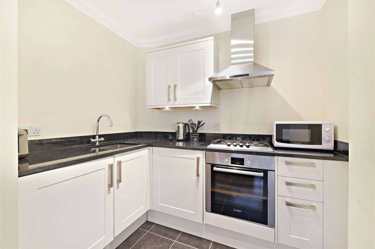 Others 5, New Oxford Street Central Apartment, London