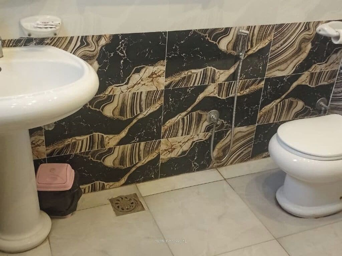 Bathroom, Tiab Masr Hotel, Ad-Duqi