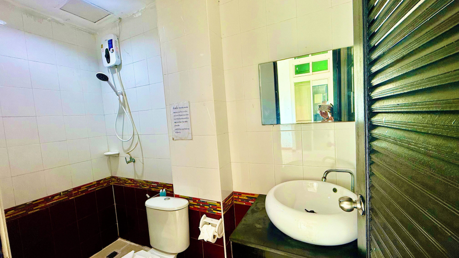 Bathroom 5, Silver Oaks Guest House, Phuket Island