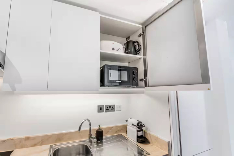 Private kitchen 3, Luxury Studio Retreat with Balcony, Dubai