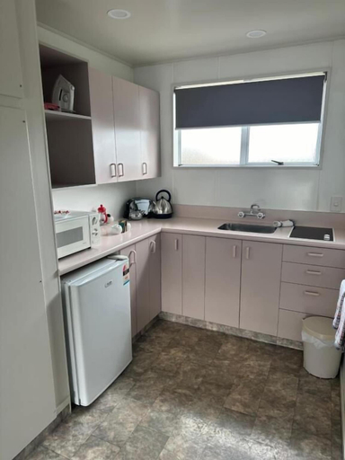 Private kitchen 3, Charlies Motor Lodge, Clutha