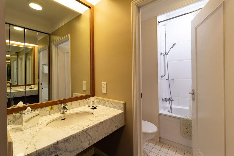 Bathroom 4, Bromsgrove Hotel and Spa, Worcestershire
