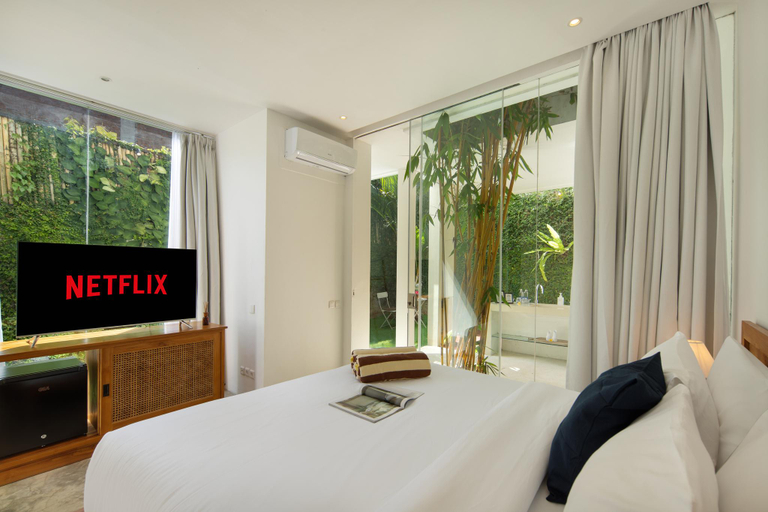 Bedroom 3, Huge Villa/ 7 BEDR Pool Villa/ Near Beach & Clubs, Badung