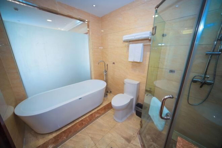 Bathroom 3, The BLD International Hotel, Yuncheng