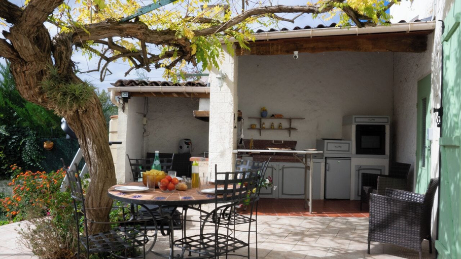 Outdoor dining 4, L'Ecrin Occitan, Aude