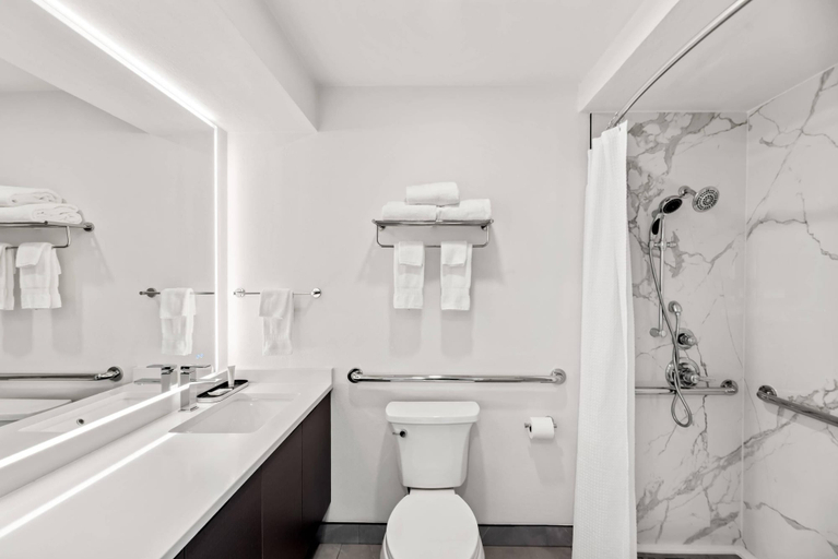 Bathroom 4, Clarion Pointe Mount Vernon - Burlington, Skagit