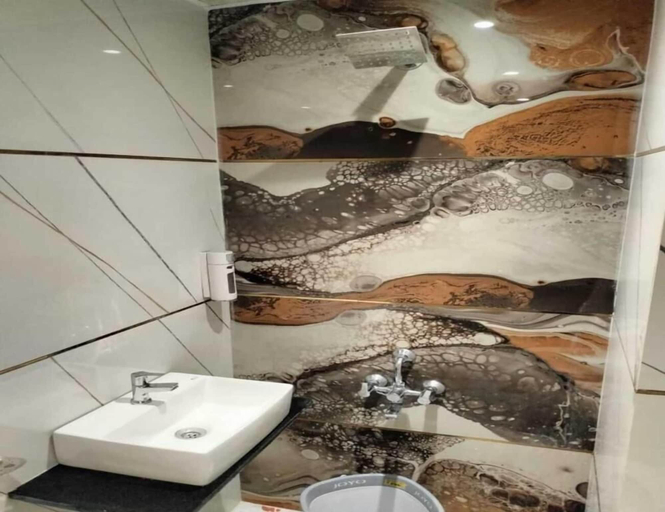 Bathroom 4, Hotel Anuha, Thane