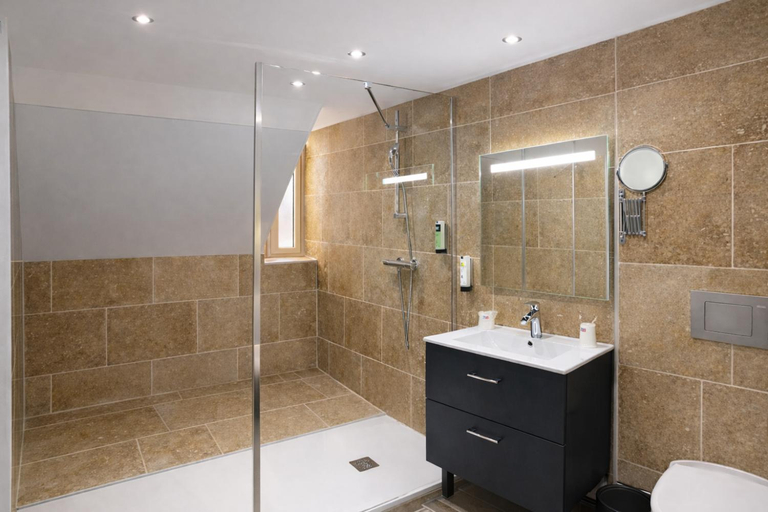 Bathroom 3, Logis Hotel Au Vieux Morvan, Nièvre