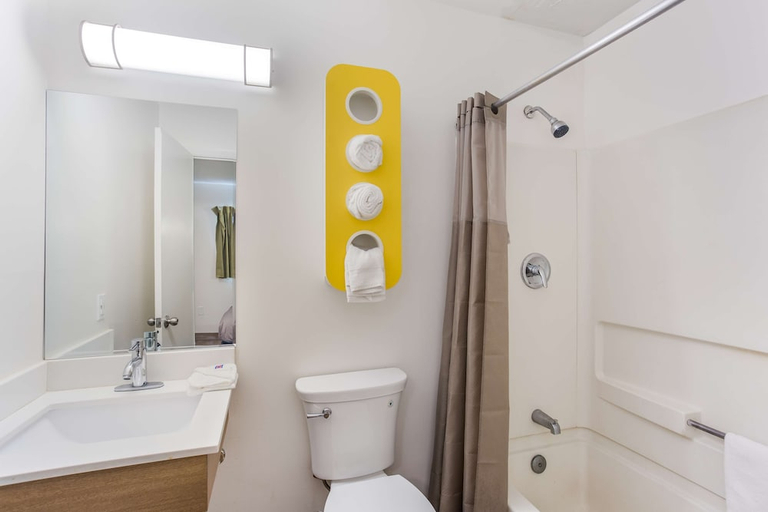 Bathroom 4, Motel 6 Jacksonville, FL - South, Duval