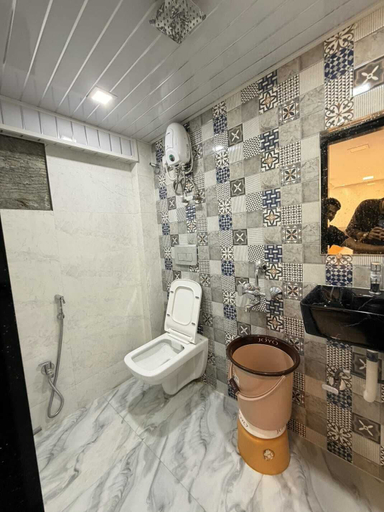 Bathroom 3, Hotel Qamar, Mumbai City