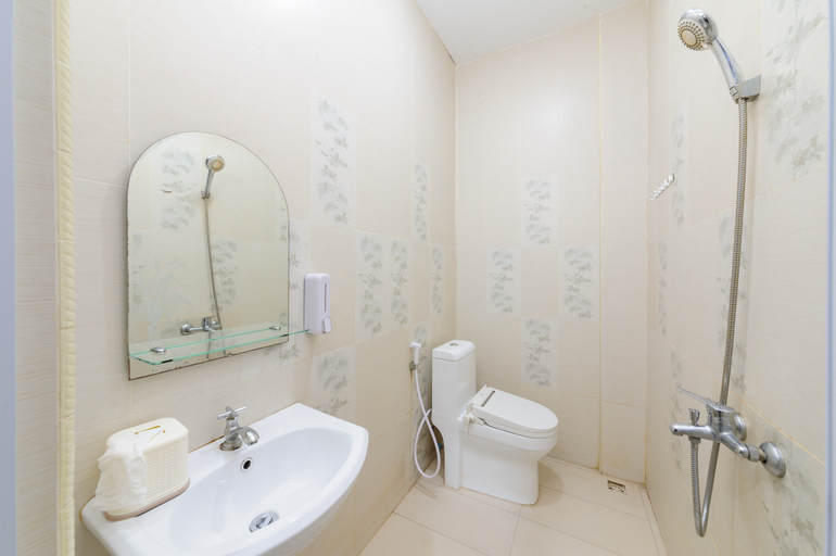 Bathroom 3, Urbanview Botania Meeting Point Batam by RedDoorz, Batam
