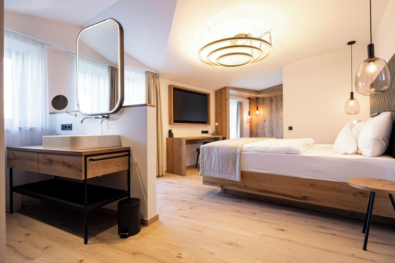 Bedroom 4, Hotel Baumwirt, Bolzano