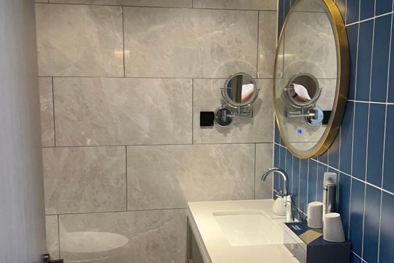 Bathroom 4, Kyriad Hotel (Mangshi Plaza), Dehong Dai and Jingpo