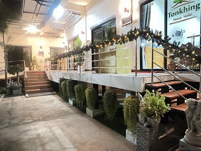 Food & Drinks, Tonkhing House, Sam Phran