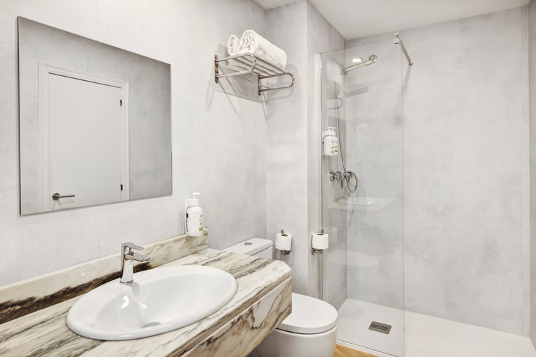 Bathroom 3, Hotel Begona, Asturias