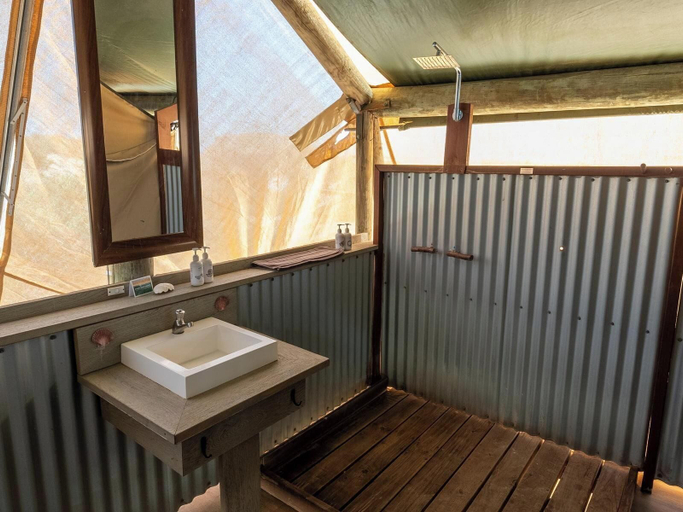 Bathroom, Sal Salis, Exmouth