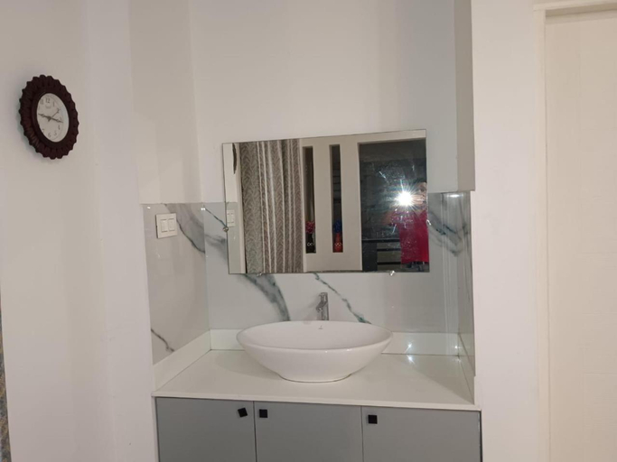 Bathroom 2, Azure Homestay, Ernakulam