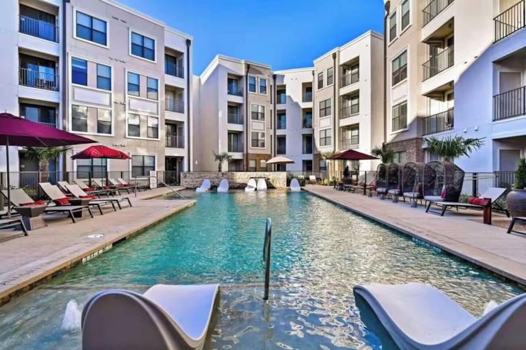 Pool 5, Chic and Stylish 2B near Legacy West, Collin