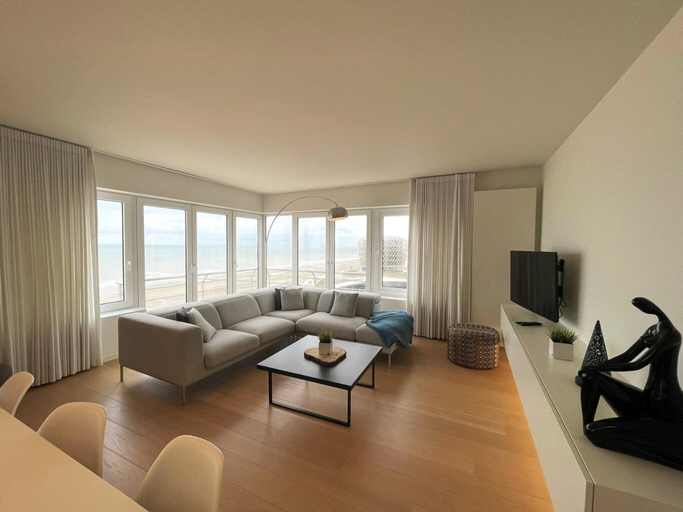 3, Apartment by Epernay Square with Sea View, West-Vlaanderen
