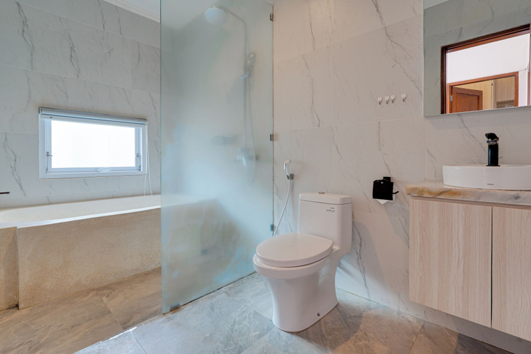 Bathroom 2, Villa Taman Seminyak 52 - Seminyak, Badung