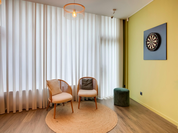 Dining 3, Holiday Home in the Heart of Hasselt, Limburg